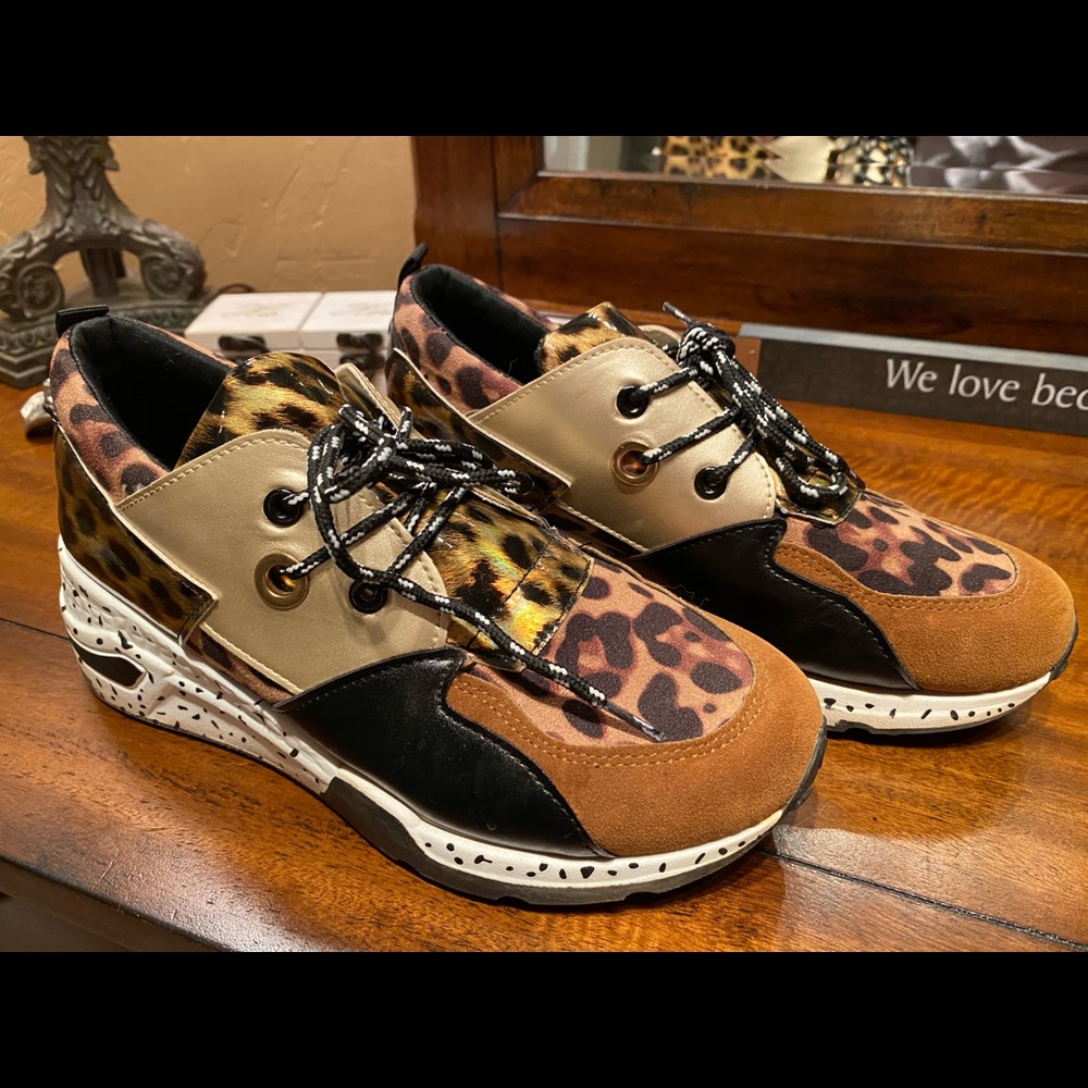 Cheetah tennis shoes